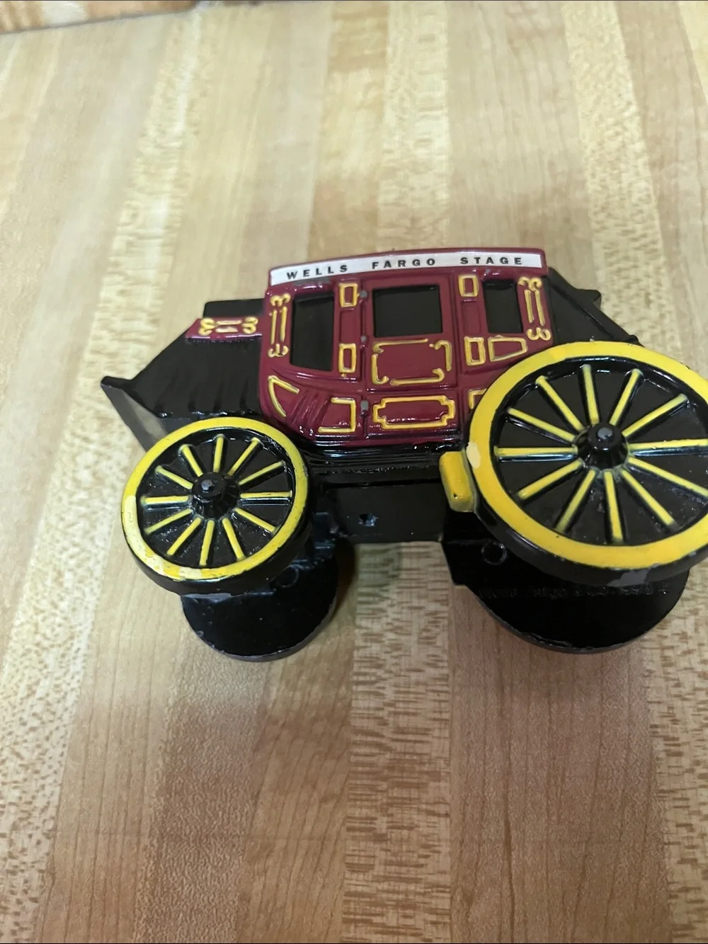 Vintage Wells Fargo Stagecoach cast iron coin bank collectible ( no key)